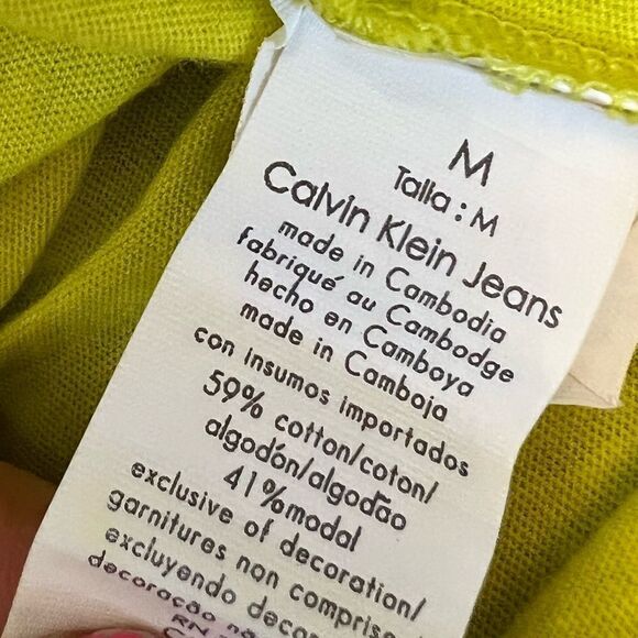 CALVIN KLEIN JEANS Neon Green Flutter Sleeve Scoop Neck Embellished Neck Tee M - Picture 9 of 9
